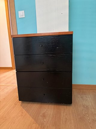Aparador negro con tapa de madera