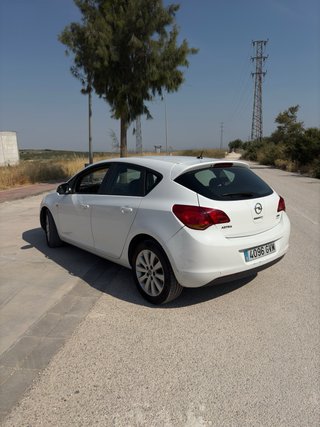 Opel Astra 2011