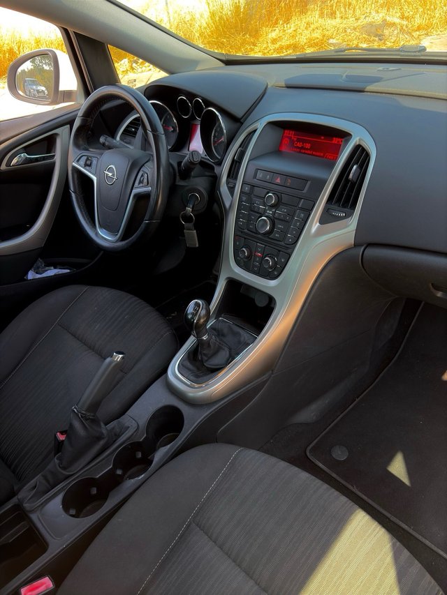 Opel Astra 2011