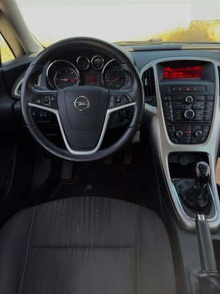 Opel Astra 2011