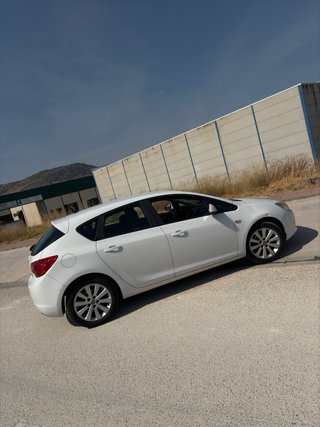 Opel Astra 2011