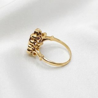 Anillo de oro 18k con granate y orla de espinelas