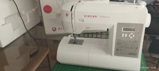 Máquina de coser Singer Brilliance + caja