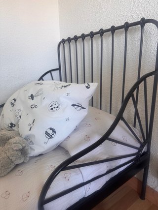 Cama extensible IKEA.