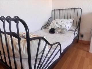 Cama extensible IKEA.