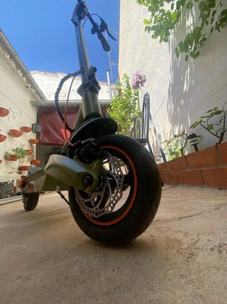 Patinete Eléctrico Verde y Naranja