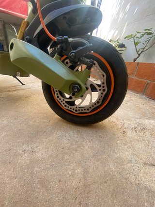 Patinete Eléctrico Verde y Naranja