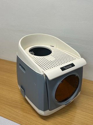 Arenero cerrado para gatos con pala y guantes