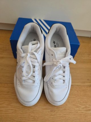 Zapatillas Adidas Piel y Nobuk Talla 37.5