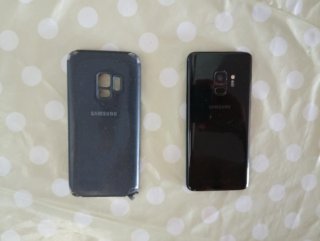 Samsung Galaxy Negro con funda