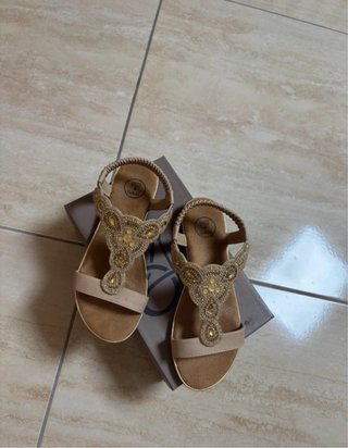 Sandali donna beige e oro con perline