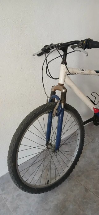 Bicicleta + Bomba de aire mano + Cubresillín