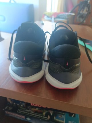 Zapatillas Nike Vomero 16 Negras y Rosas