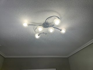Lámpara techo dormitorio con luces led.