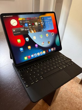 OFERTA Apple iPad Pro (2020 ) + magic keyboard