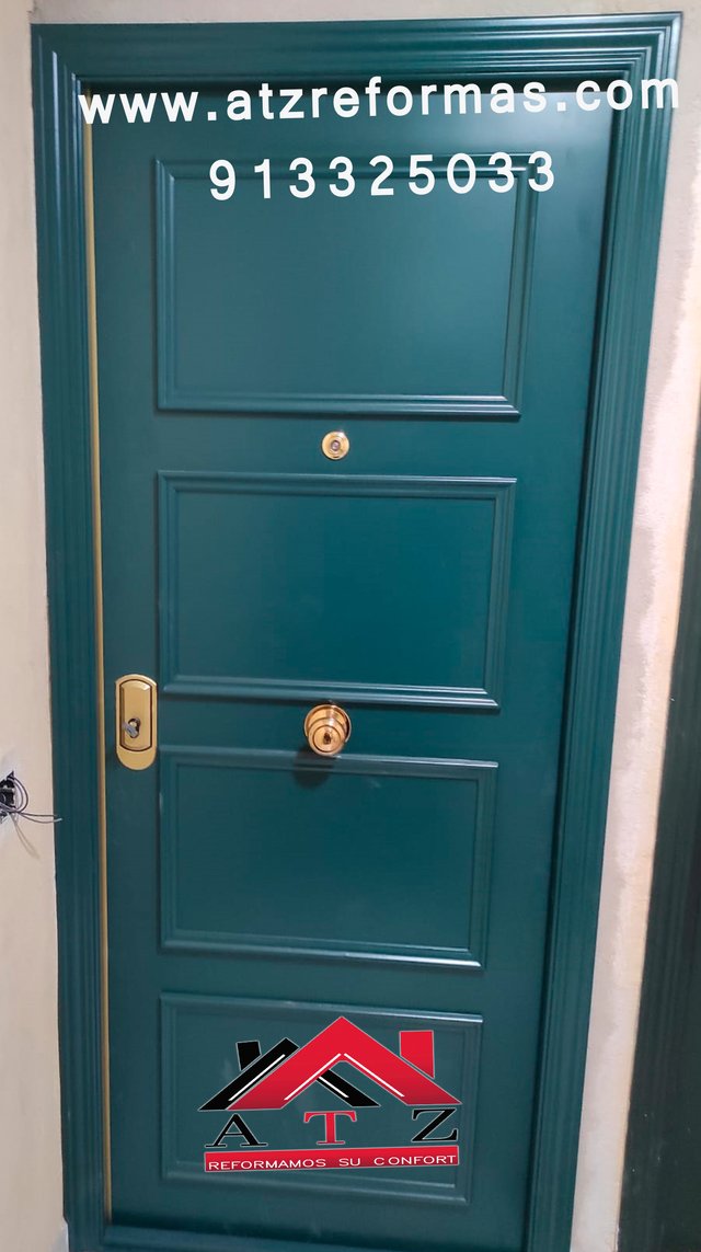 Puerta acorazada con decoración y  medida especial