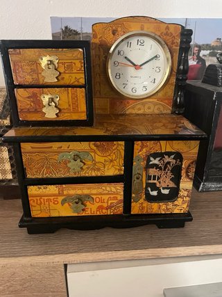 Joyero con reloj y cajones