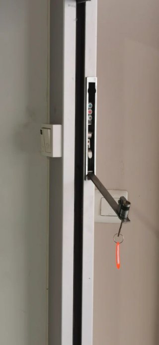 Persiana local eléctrica