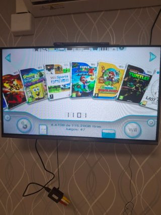 Nintendo Wii Mini Negra/Roja + Accesorios