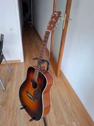 Guitarra Yamaha F370 SB + Soporte + Funda