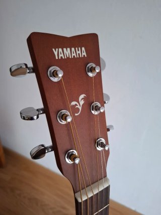 Guitarra Yamaha F370 SB + Soporte + Funda