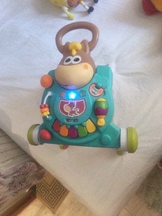 Mesa de actividades para bebé con música