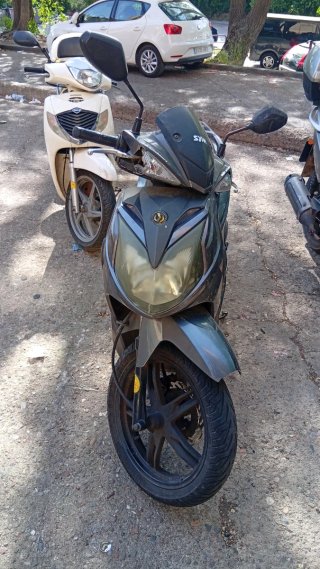 Moto Scooter SYM Negra/Gris