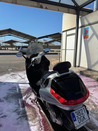 Piaggio X8 Maxi Scooter Plata/Negro