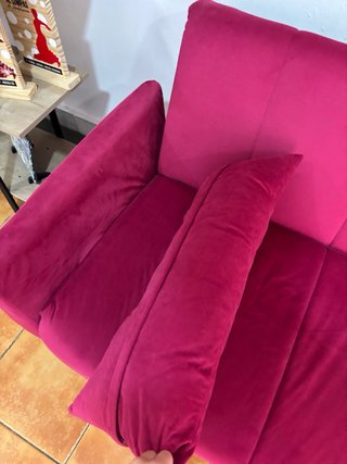 Sofá rosa en perfecto estado