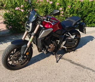 Honda CB650R 2019 Roja Deslimitada