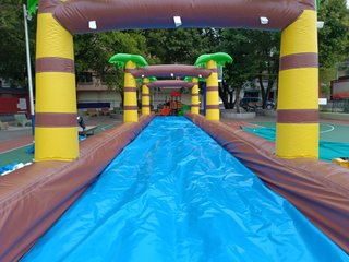 Deslizador Acuático Hinchable 18m con Piscina