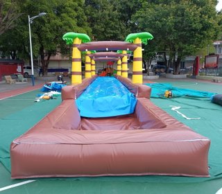 Deslizador Acuático Hinchable 18m con Piscina