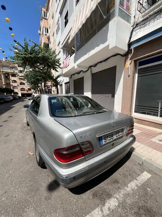 Mercedes-Benz Clase E 270 CDI ELEGANCE