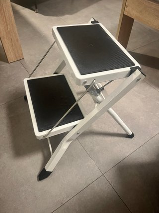 Escalera plegable 2 peldaños