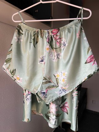 Conjunto bata y pijama floral