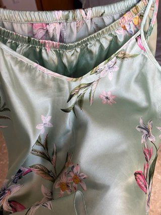 Conjunto bata y pijama floral