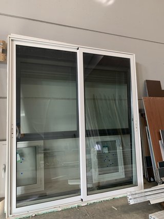 Puerta corredera aluminio blanca