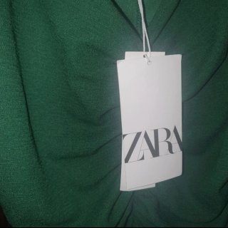Vestido verde Zara tirantes drapeado
