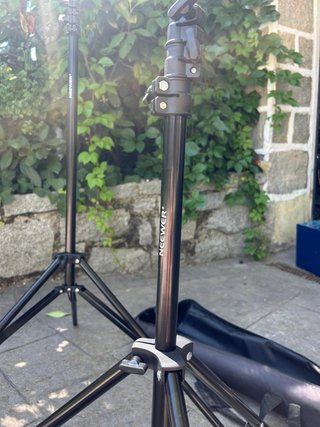 2 Soportes/Trípodes de Luz Neewer + Bolsa y Extens