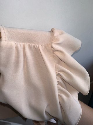 Blusa beige con lazada