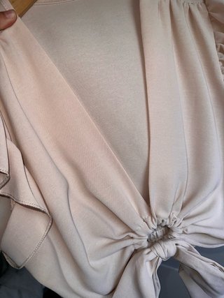 Blusa beige con lazada