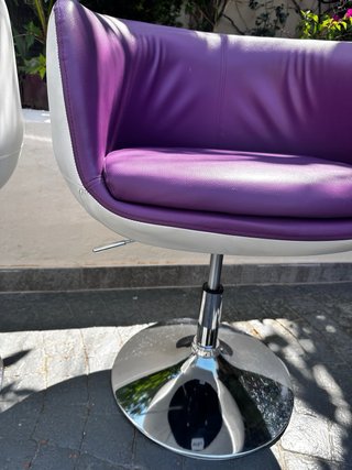 2 Swivel chairs/ Height adjustable