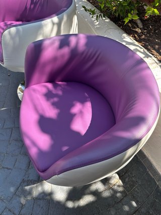 2 Swivel chairs/ Height adjustable