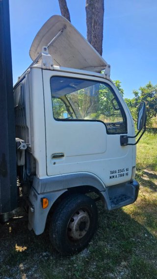 Nissan Cabstar 2003