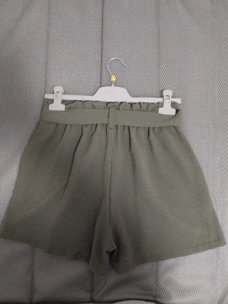 Pantalón corto verde oliva