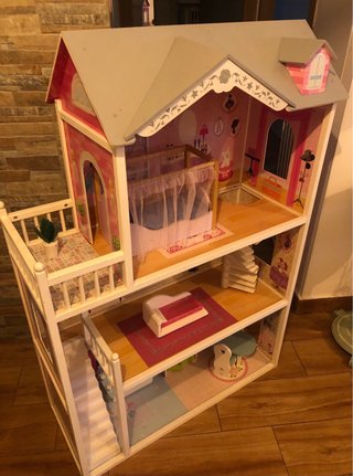 Casa de muñecas cuidada