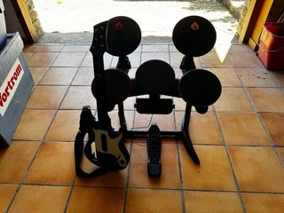 Pack Guitarra y Batería Guitar Hero Wii