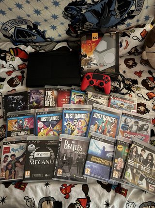 Playstation 3 Superslim Negra con pack de juegos