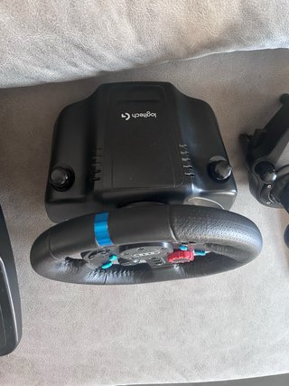 Volante Logitech G27 con Pedales