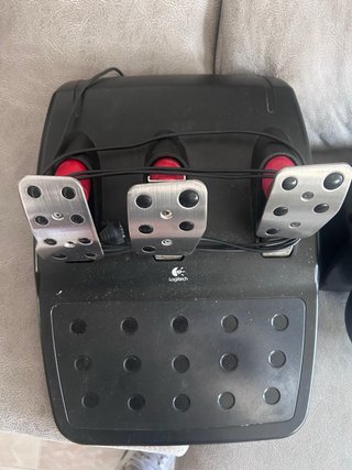 Volante Logitech G27 con Pedales